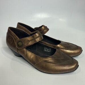 Josef Seibel gold leather mary Jane pumps size 38‎